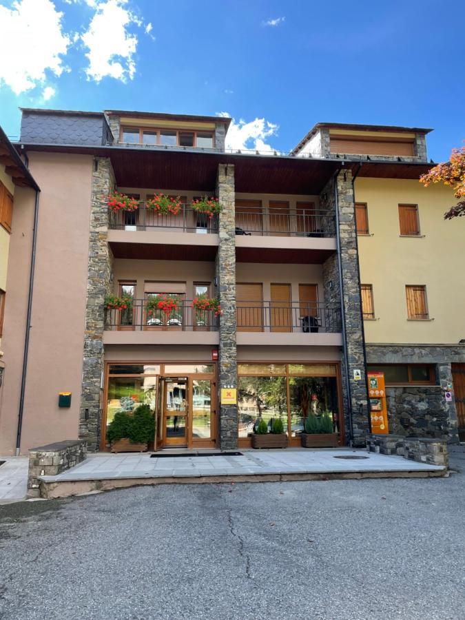 Alberg La Molina Xanascat المظهر الخارجي الصورة